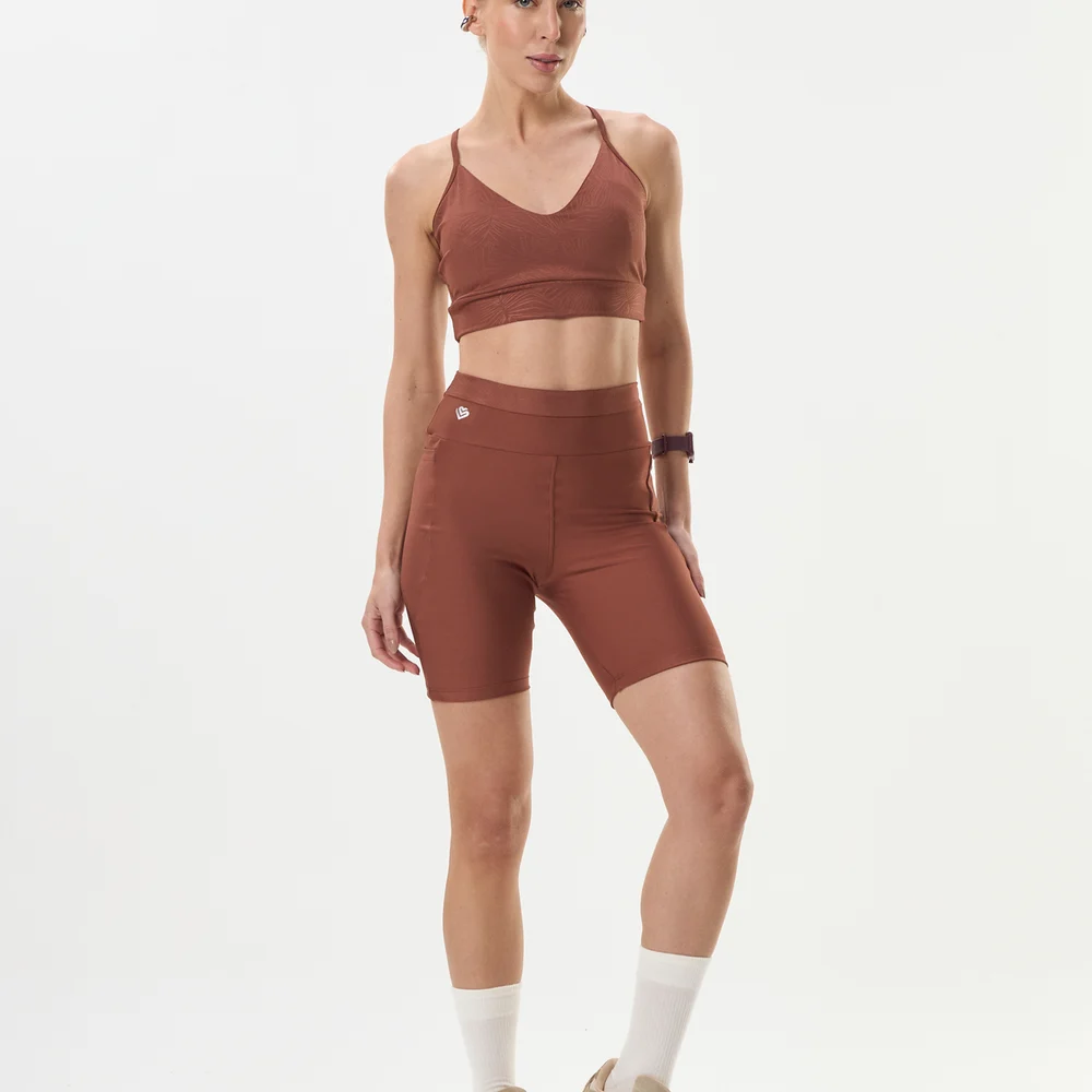 Short canela: vista frontal